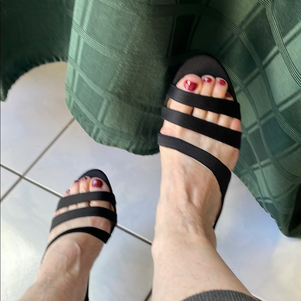 Naturalizer Women's Black Strappy Sandals